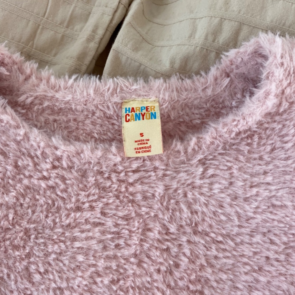 Sweaters - Picture 3 of 4